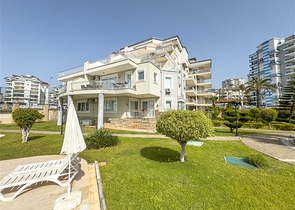 Квартира с просторной планировкой 1+1 в районе Джикджили. 