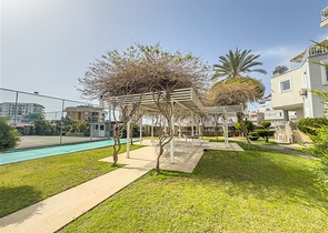 Квартира с просторной планировкой 1+1 в районе Джикджили. 