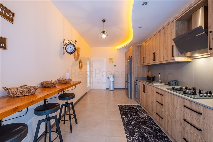 Просторная квартира 4+1 с мебелью: ваш уютный дом в Махмутларе