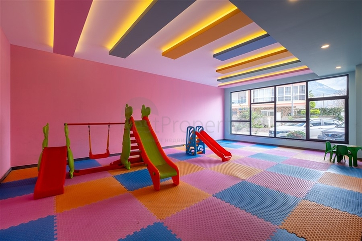 Просторная квартира 4+1 с мебелью: ваш уютный дом в Махмутларе