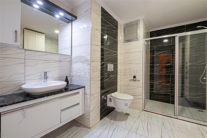 Просторная квартира 4+1 с мебелью: ваш уютный дом в Махмутларе