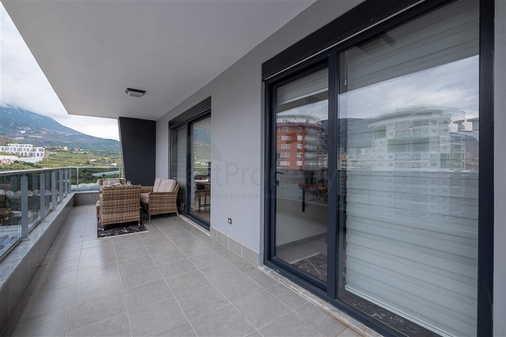 Просторная квартира 4+1 с мебелью: ваш уютный дом в Махмутларе