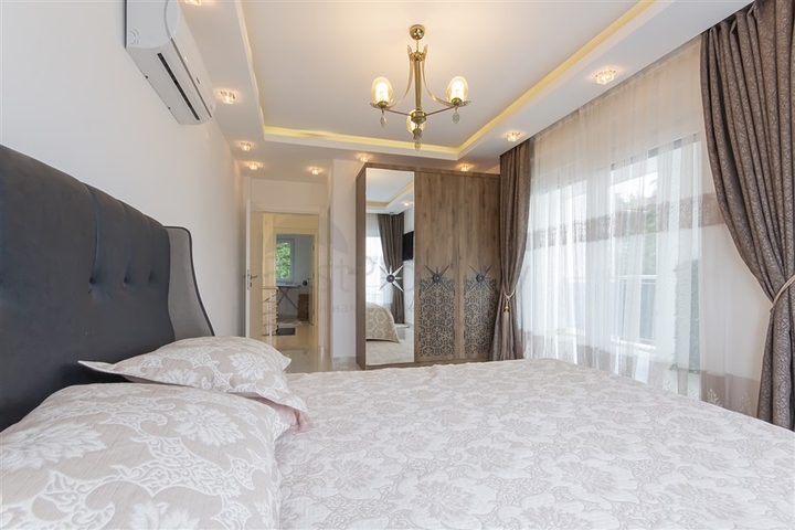 Вилла 8+2 в районе Каргыджак 