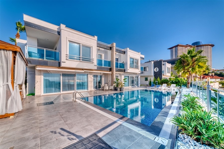 Вилла 8+2 в районе Каргыджак 