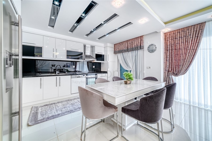 Вилла 8+2 в районе Каргыджак 