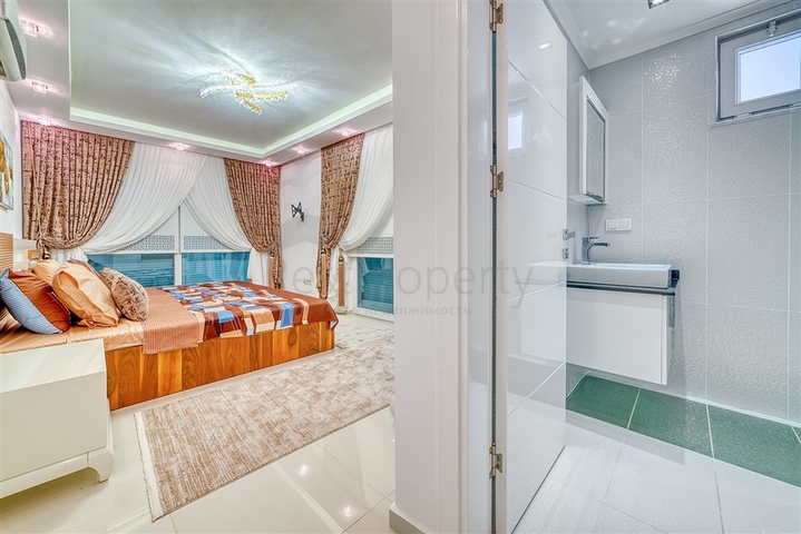 Вилла 8+2 в районе Каргыджак 