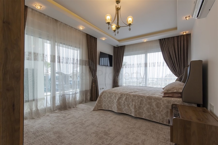 Вилла 8+2 в районе Каргыджак 