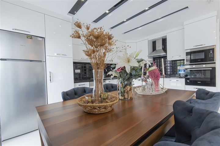 Вилла 8+2 в районе Каргыджак 