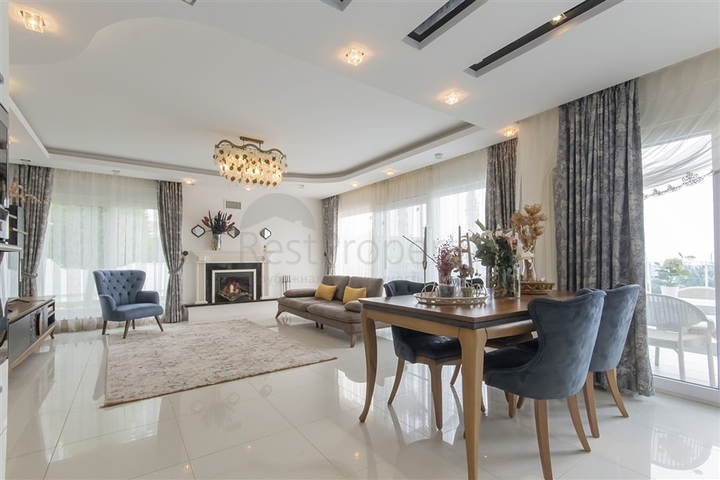 Вилла 8+2 в районе Каргыджак 