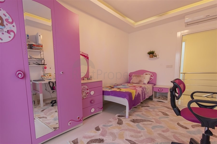 Вилла 8+2 в районе Каргыджак 