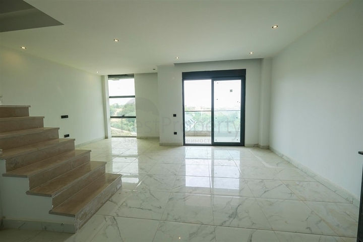 Пентхаус 2+1 с видом на море и крепость Кале в районе Оба