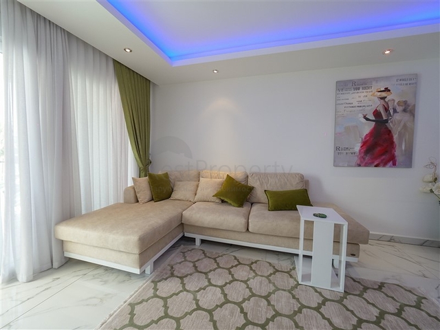 Уютная 1+1 с собственной терассой в районе Оба