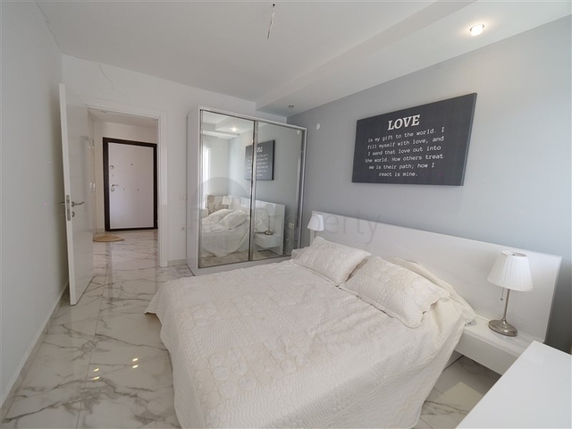 Уютная 1+1 с собственной терассой в районе Оба