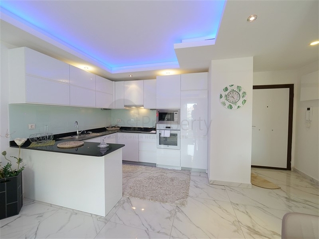 Уютная 1+1 с собственной терассой в районе Оба