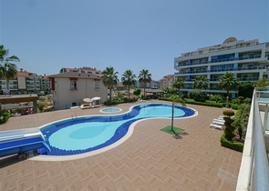 Уютная 1+1 с собственной терассой в районе Оба