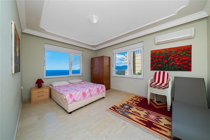 Вилла с панорамными видами на море и горы