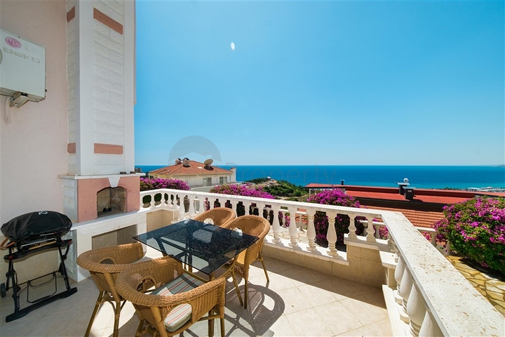 Вилла с панорамными видами на море и горы