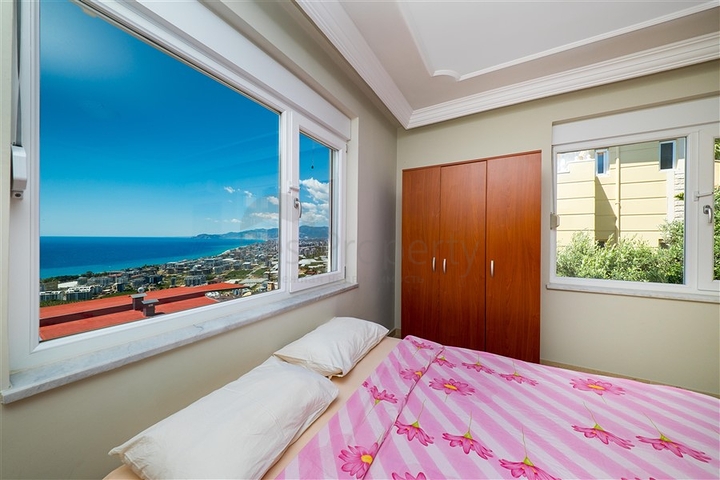 Вилла с панорамными видами на море и горы