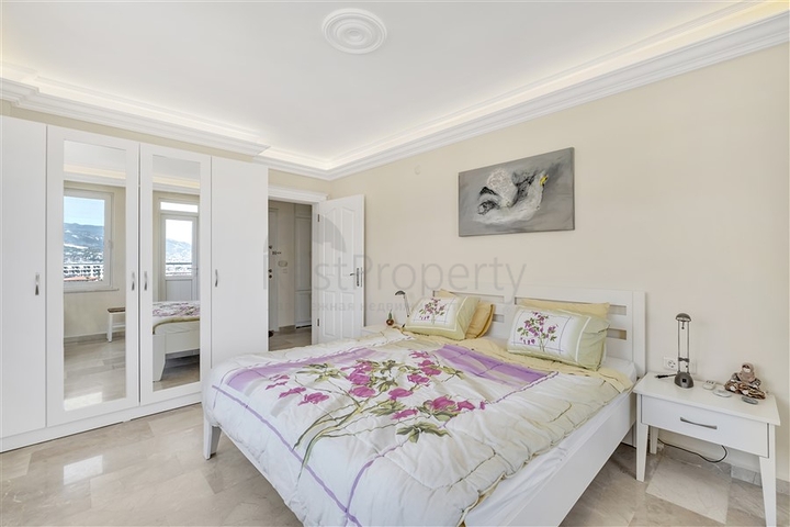 Просторный пентхаус в районе Оба