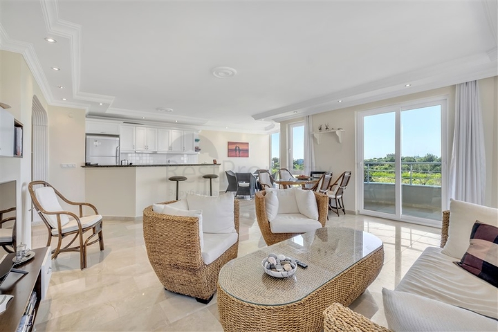 Просторный пентхаус в районе Оба