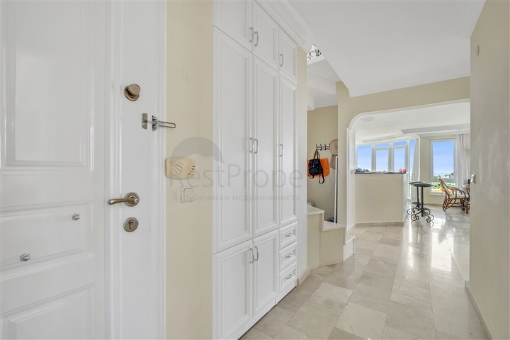 Просторный пентхаус в районе Оба