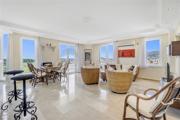 Просторный пентхаус в районе Оба