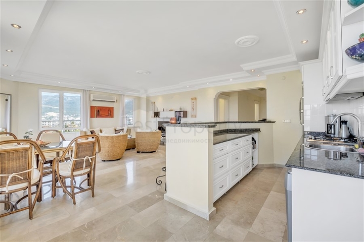 Просторный пентхаус в районе Оба