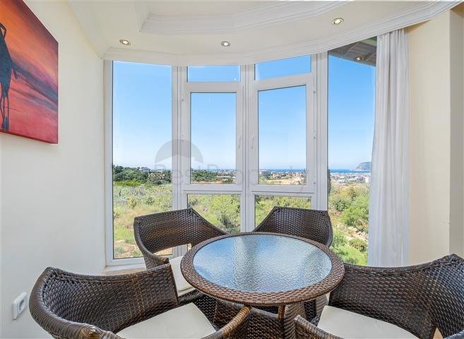 Просторный пентхаус в районе Оба