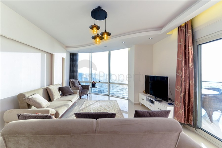 Продается уютная квартира в жилом комплексе на берегу моря в Махмутларе