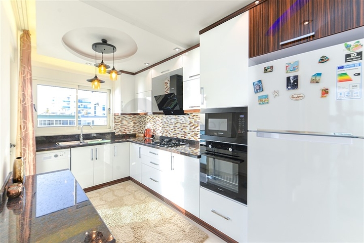 Продается уютная квартира в жилом комплексе на берегу моря в Махмутларе