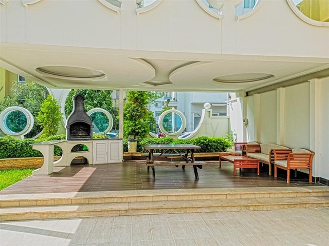 Продается уютная квартира в жилом комплексе на берегу моря в Махмутларе