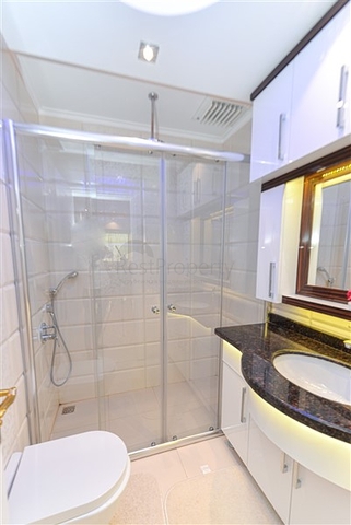 Продается уютная квартира в жилом комплексе на берегу моря в Махмутларе