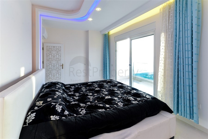 Продается уютная квартира в жилом комплексе на берегу моря в Махмутларе