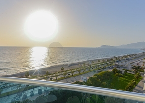 Продается уютная квартира в жилом комплексе на берегу моря в Махмутларе