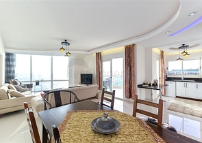 Продается уютная квартира в жилом комплексе на берегу моря в Махмутларе