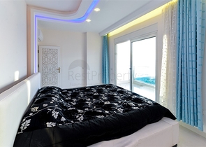 Продается уютная квартира в жилом комплексе на берегу моря в Махмутларе