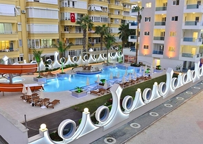 Продается уютная квартира в жилом комплексе на берегу моря в Махмутларе