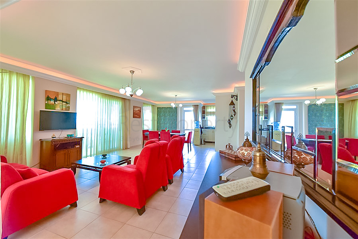 Уютная трехкомнатная квартира с захватывающим видом на море