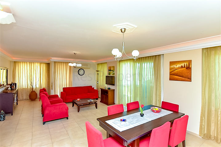 Уютная трехкомнатная квартира с захватывающим видом на море