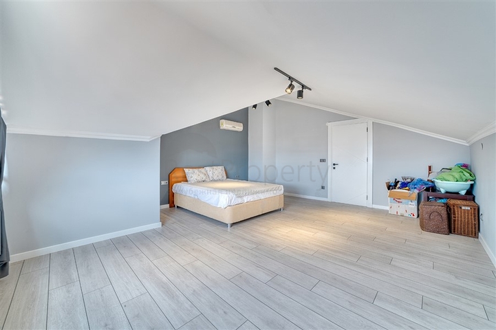 Просторная квартира 4+1 с мебелью и техникой в престижном районе Оба