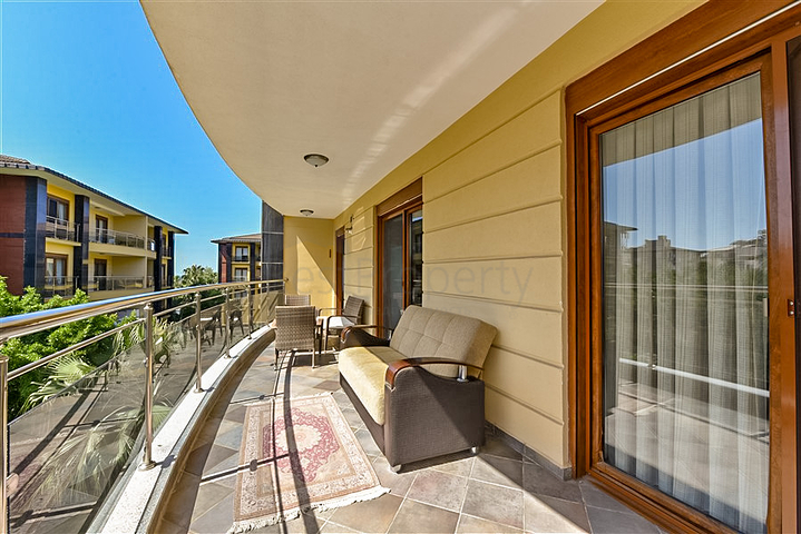 Трехкомнатная квартира на первой береговой линии под ВНЖ