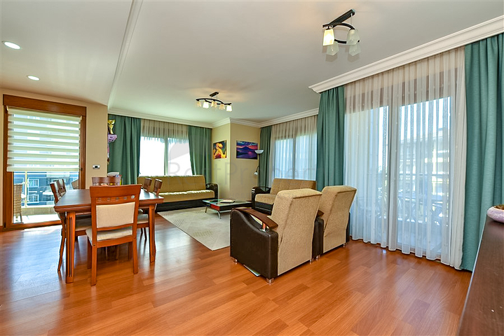 Трехкомнатная квартира на первой береговой линии под ВНЖ