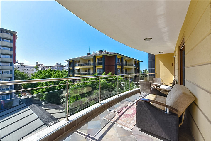 Трехкомнатная квартира на первой береговой линии под ВНЖ