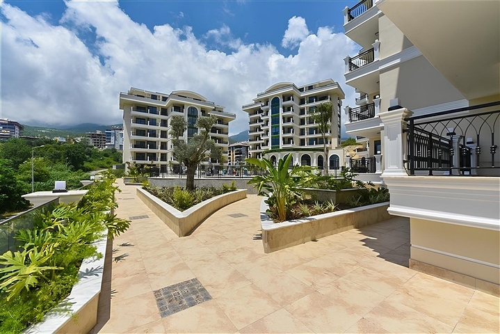 Просторная квартира 4+1 в отличной локации в Оба