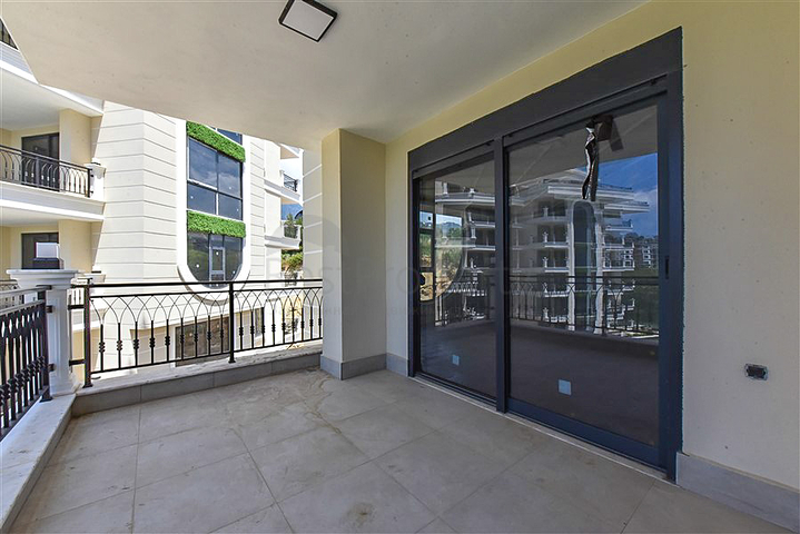 Просторная квартира 4+1 в отличной локации в Оба