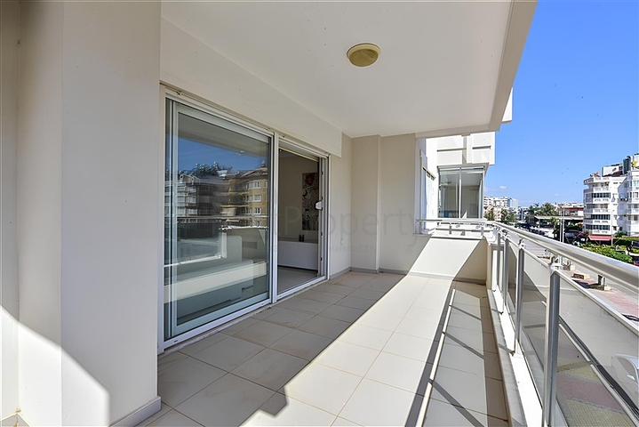 Трехкомнатная квартира в 150 метрах от моря