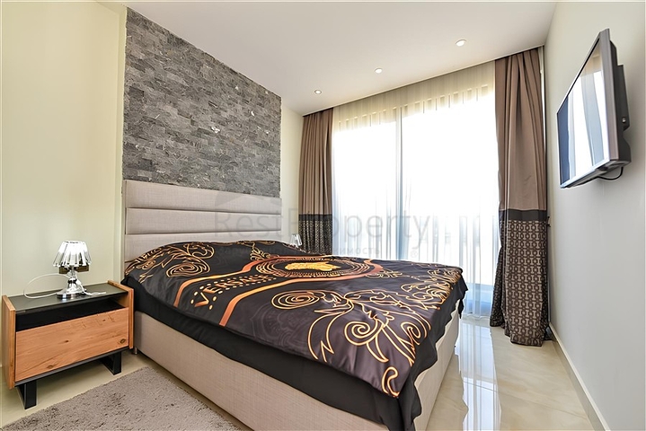 Квартира планировкой 2+1 на первой береговой линии в Махмутлар