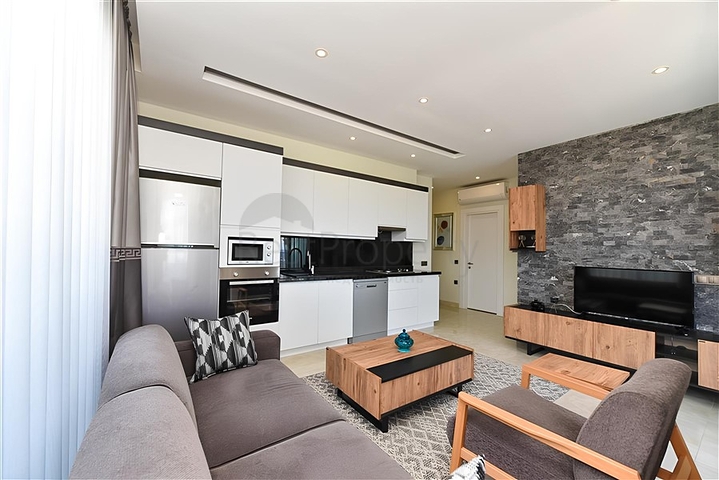 Квартира планировкой 2+1 на первой береговой линии в Махмутлар