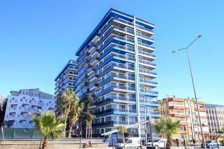 Квартира планировкой 2+1 на первой береговой линии в Махмутлар