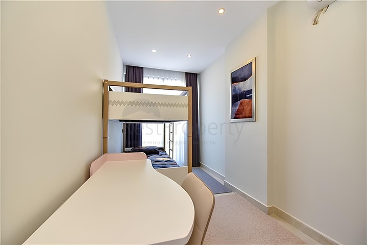 Квартира планировкой 2+1 на первой береговой линии в Махмутлар